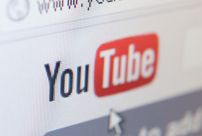 Картинка Роскомнадзор назвал YouTube лидером по распространению фейков в России