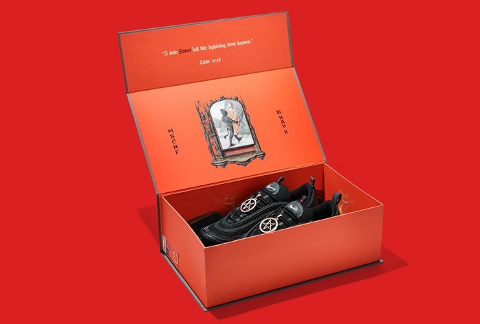 Картинка Nike добился запрета на продажу кроссовок «с каплей человеческой крови»