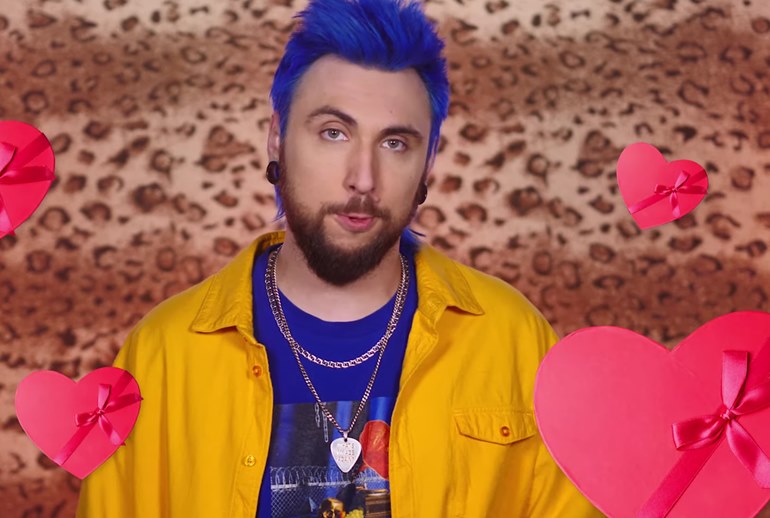 Картинка Макс +100500 снялся в ролике «Че!» против бессмысленных подарков