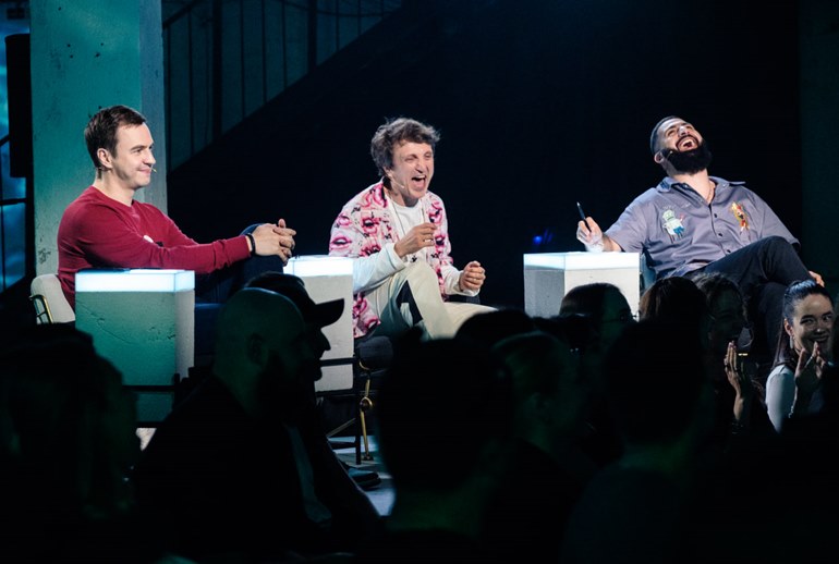 Картинка Азамат Мусагалиев и Денис Дорохов будут судить начинающих стендап-комиков в новом шоу на «VK Видео»