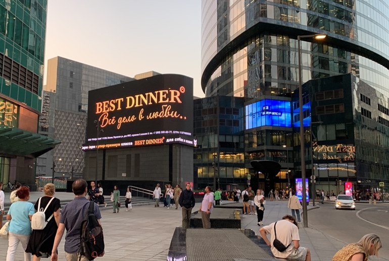 Картинка В Москве появился куб нового оператора наружной рекламы Big City Lights