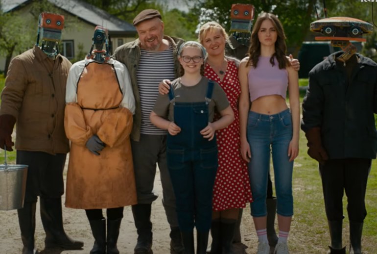 Картинка И на Марсе будут яблони цвести: «Кинопоиск» снял сериал о кибердеревне