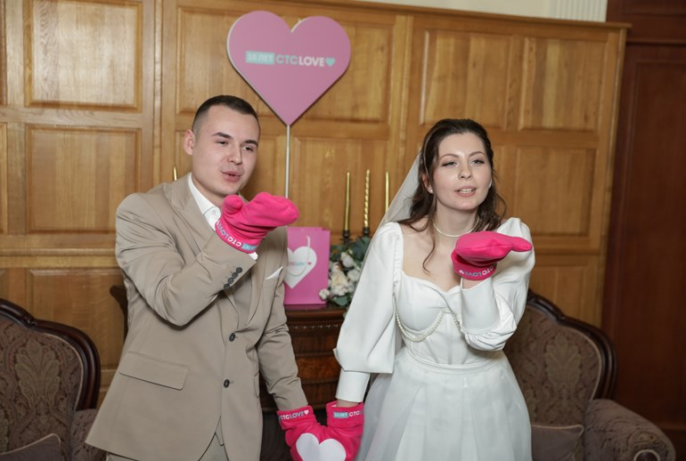 Картинка СТС LOVE отметил День рождения в ЗАГСе №1