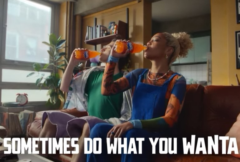 Картинка Fanta вернулась в 2000-е в новой кампании Wanta Fanta