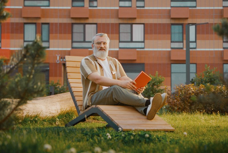 Картинка ПИК показал экскурсии по дворам-паркам в стиле Уэса Андерсона