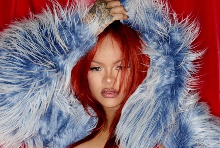 Картинка Осторожно, не обожгитесь! Рианна в красном снялась для Diesel