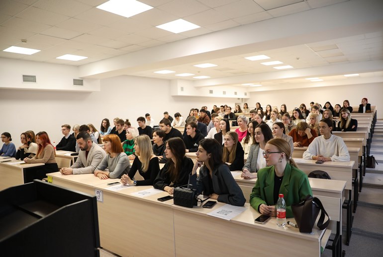 Картинка В День социолога ВЦИОМ проведет юбилейный «Социологический диктант»
