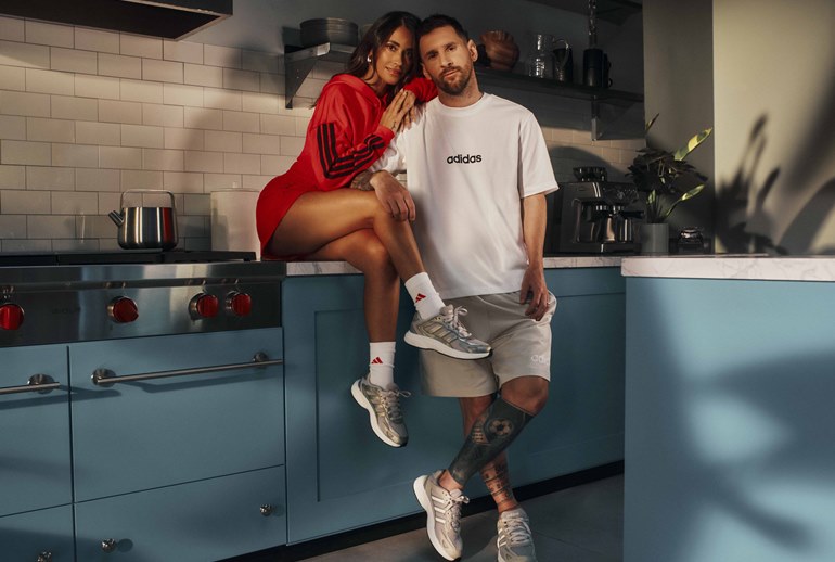 Картинка Лионель Месси со своей женой сделали семейную фотосессию для Adidas