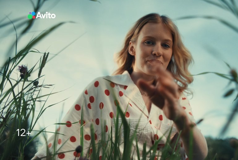 Картинка «Авито» решил уменьшить грусть от близкой осени с помощью «Хватамбы»