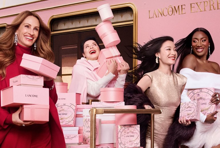 Картинка Джулия Робертс и Изабелла Росселини сели в новогодний поезд от Lancome
