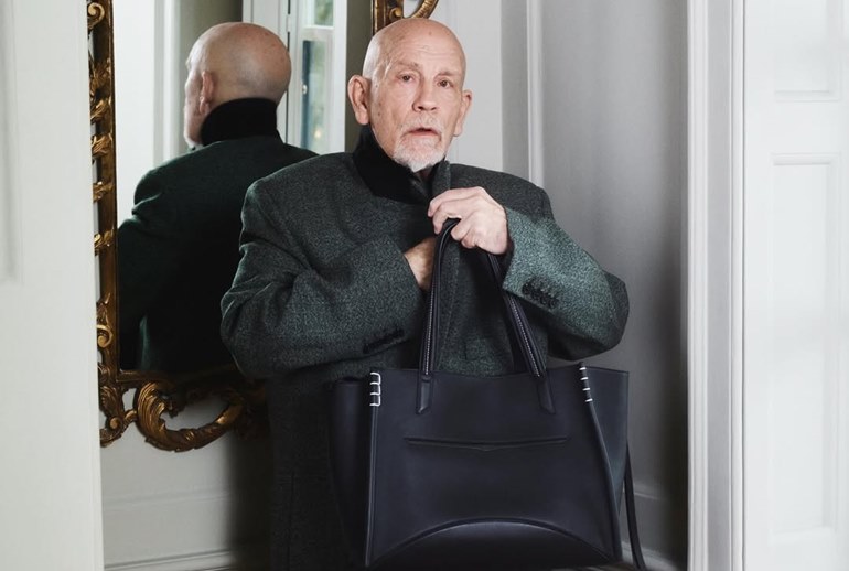 Картинка Джон Малкович зашел в грузинский дом ради сумки JW Anderson