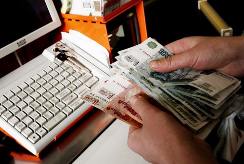 Картинка Эксперты прогнозируют затяжное падение зарплат в России‏