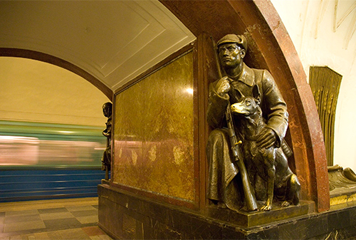 Картинка 10-летний контракт на размещение рекламы в московском метро может получить Russ Outdoor