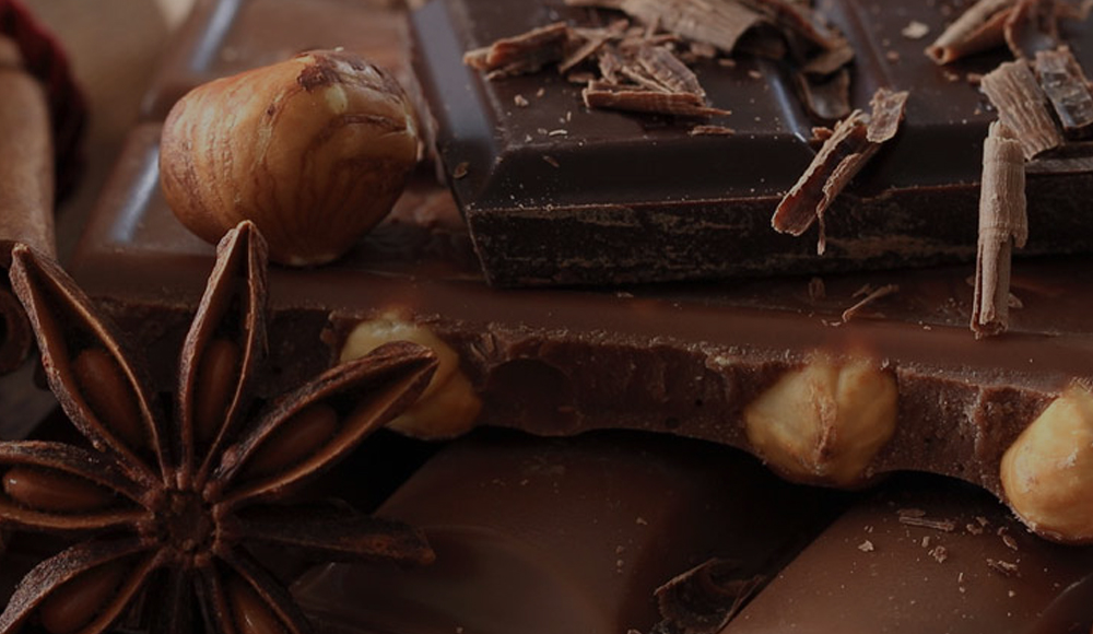 Качественный шоколад в россии. Шоколадные изделия. Импортный шоколад. Шоколад и шоколадные изделия. Ассортимент шоколадных изделий.
