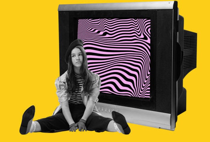 Изображение к Почти половина детей смотрят телевизор каждый день