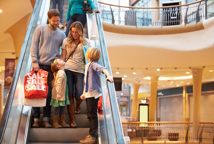 Изображение к Россияне стали меньше тратить в период «черной пятницы»