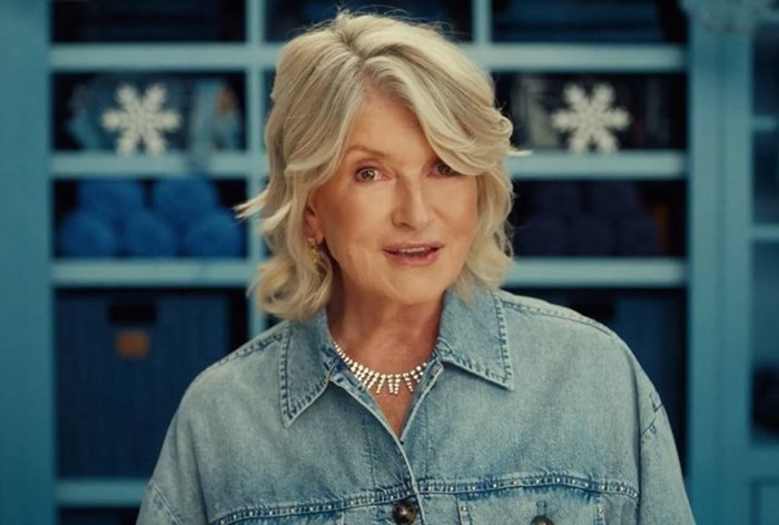 Изображение к Марта Стюарт превратила джинсы American Eagle в новогодний подарок