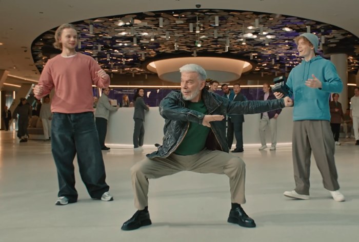 Изображение к Олег Газманов «загулял» в офисе «Сбера»