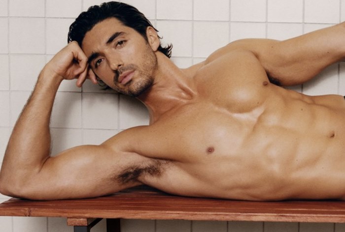 Изображение к Актер Тейлор Захар Перес поймал ритм в боксерах Lacoste