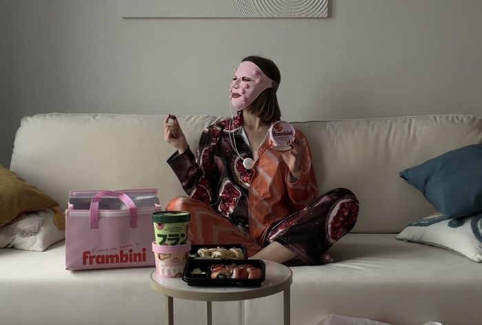 Изображение к От ПМС-пижамы до букета с бриллиантами: как российские бренды празднуют 8 Марта