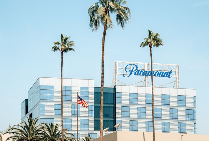Изображение к Доходы Warner Bros. от рекламы упали после слияния с Paramount