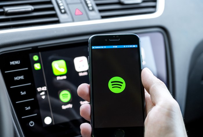 Изображение к Spotify начнет маркировать ИИ-музыкантов и удалит их из рекомендаций
