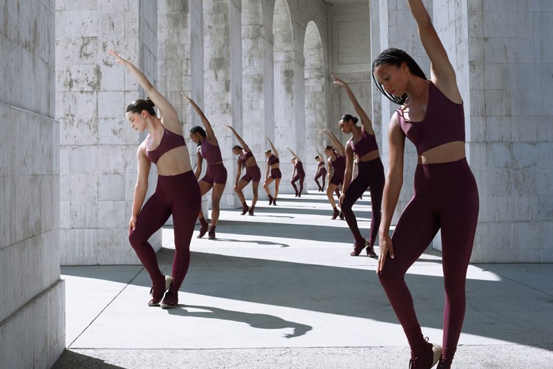 Nike и Skims придумали 10 тысяч комбинаций спортивной одежды
