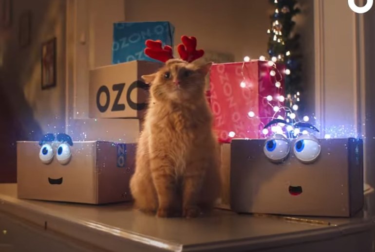 Картинка к Поющие коробки, волшебник Гармаш и счастливая Лолита: отечественные бренды выпустили новогоднюю рекламу