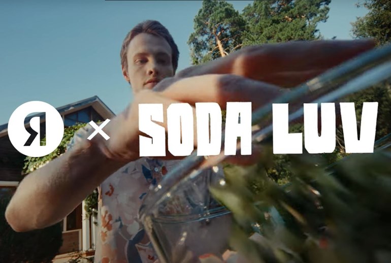 Картинка Рэпер Soda Luv спел про окрошку и венгерский артхаус в рекламе «Яндекса»