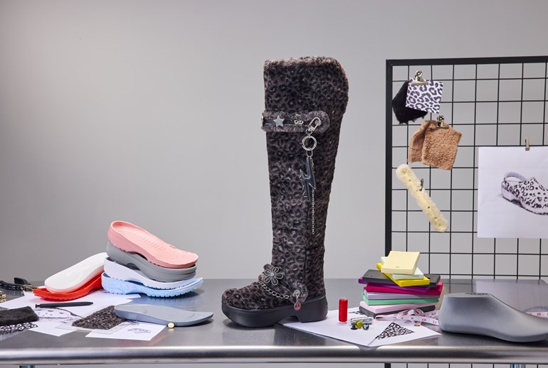 Картинка Crocs создал леопардовые сапоги с плюшевым веганским мехом