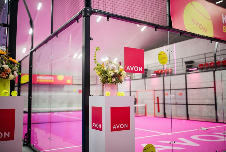 Картинка Avon открыл розовый падел-корт
