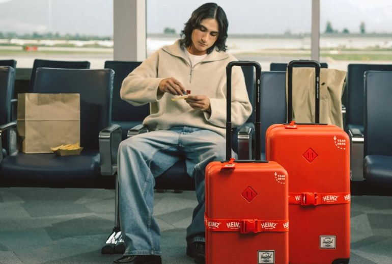 Картинка Heinz создал коллекцию чемоданов в цветах кетчупа для поклонников соуса