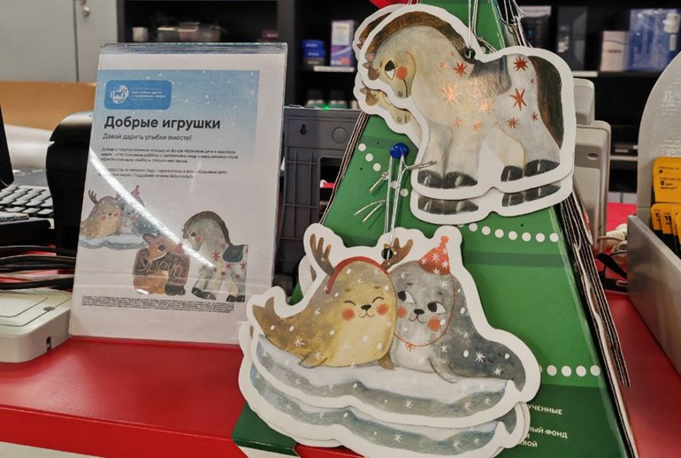 Картинка «М.Видео» создал новогодние игрушки в виде тюленей