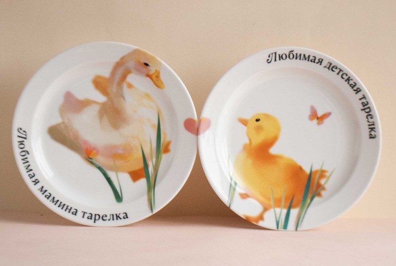 Картинка Flowwow и «Свет в руках» создали «нежную» посуду в честь материнства