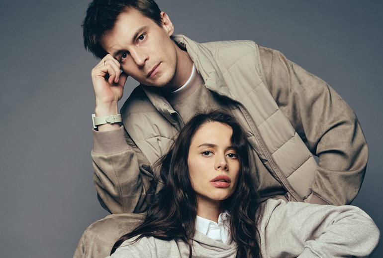 Картинка Иван Янковский и Диана Пожарская собрали отпускные образы в рекламе Gloria Jeans