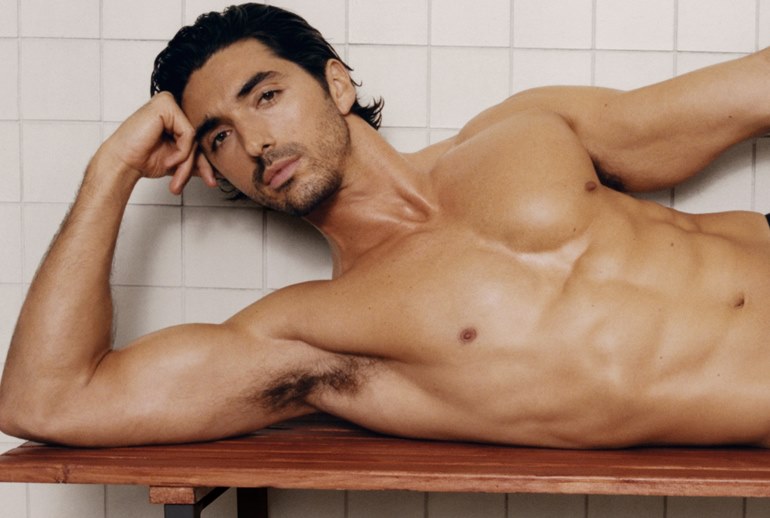 Картинка Актер Тейлор Захар Перес поймал ритм в боксерах Lacoste