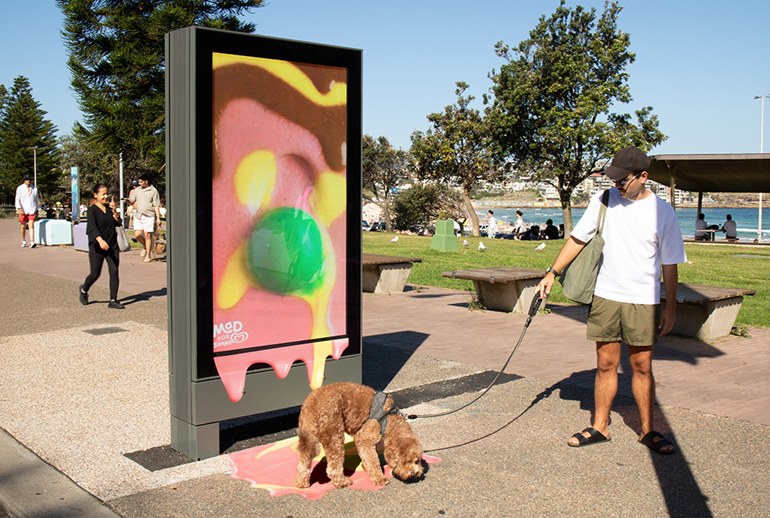 Картинка Австралийское мороженое Streets растаяло на наружной рекламе