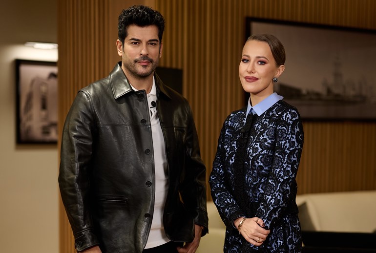 Картинка Ксения Собчак одела Бурака Озчивита на «Авито» ради премьеры нового спектакля