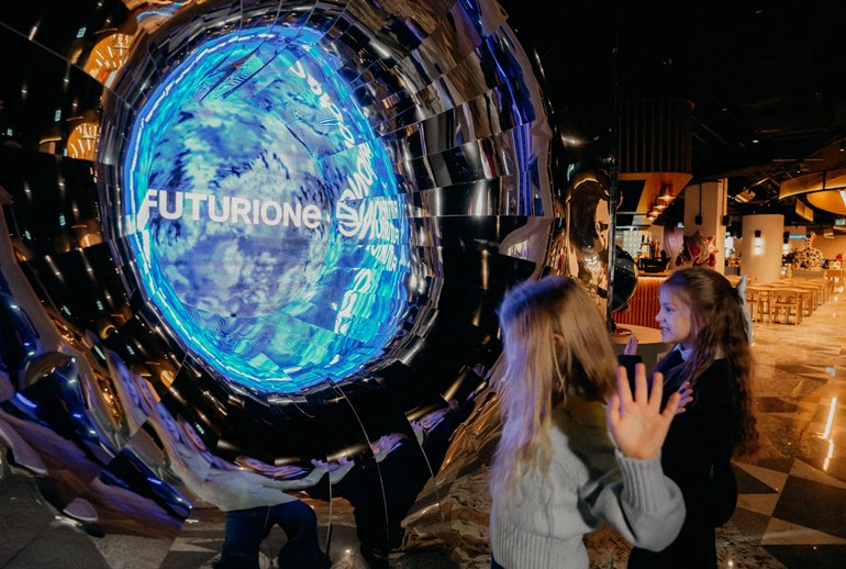 Картинка Futurione представил в ЦДМ «Гиперкуб» с рекламными возможностями