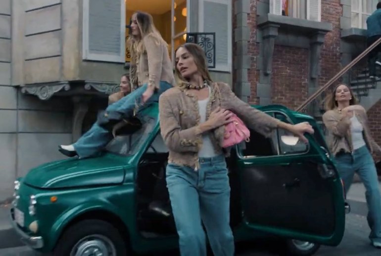 Картинка Марго Робби и Мишель Гондри пересняли клип Кайли Миноуг ради Chanel