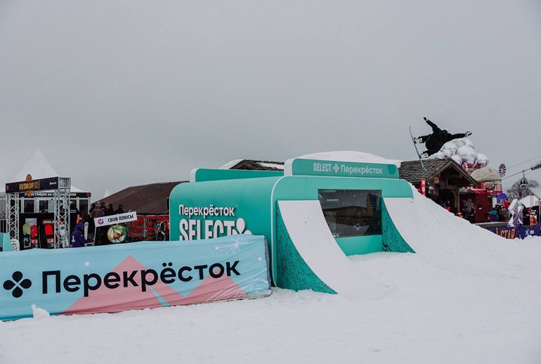 Картинка «Перекресток» открыл благотворительный высокогорный магазин для горнолыжников