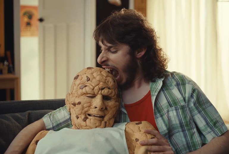 Картинка Maxibon превратил человека в печенье и заставил его страдать