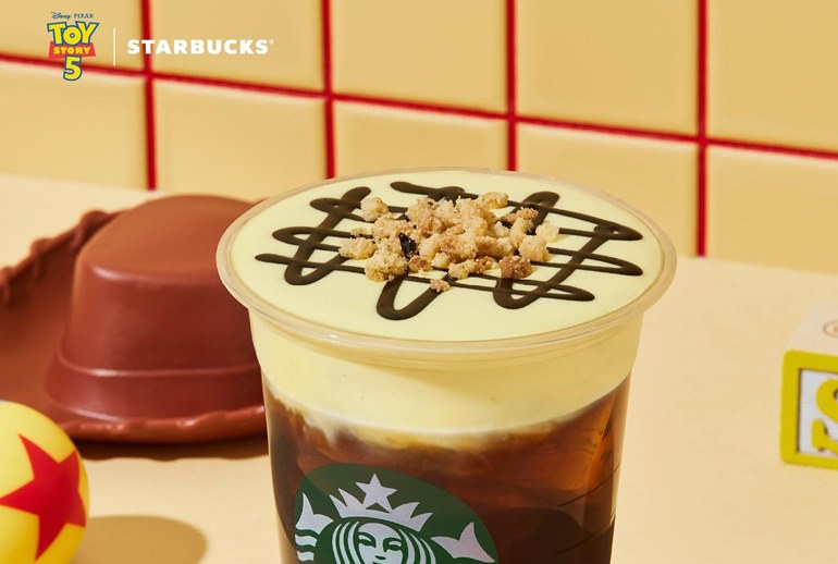 Картинка Корейский Starbucks посвятил напитки и десерты персонажам «Истории игрушек»