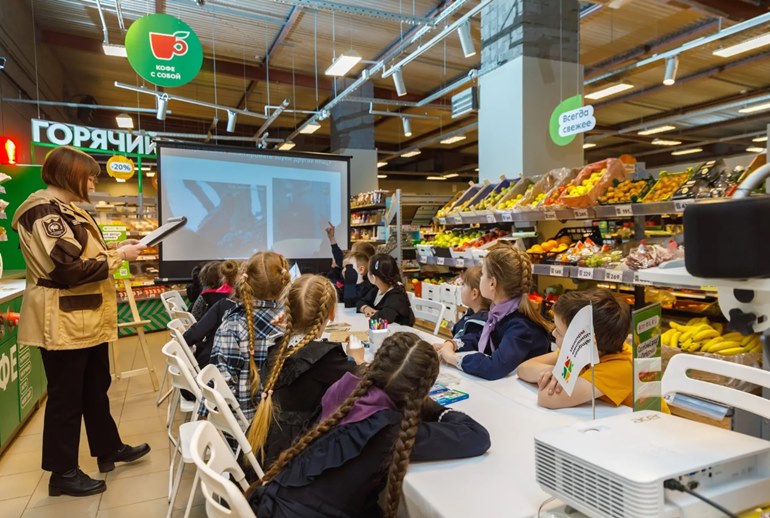 Картинка «Пятерочка» создала бесплатные киноклубы для родителей и детей в своих магазинах