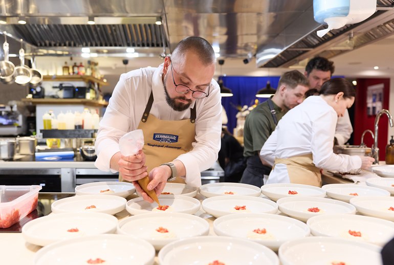 Картинка «Арнест ЮниРусь» вывела на рынок ресторанные соусы «Хеллманн’с»