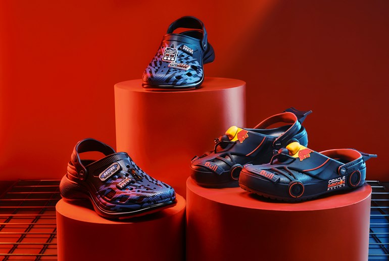 Картинка Crocs вывел свою обувь на гоночную трассу вместе с командой Red Bull