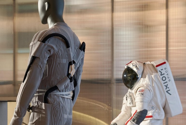 Картинка Модный дом Prada создал охлаждающий слой скафандра для астронавтов NASA
