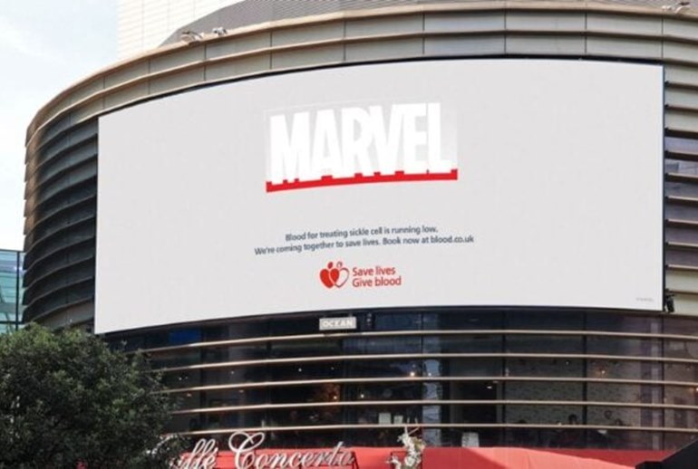 Картинка Логотипы Marvel и The Independent остались без красного цвета в акции в поддержку людей с анемией