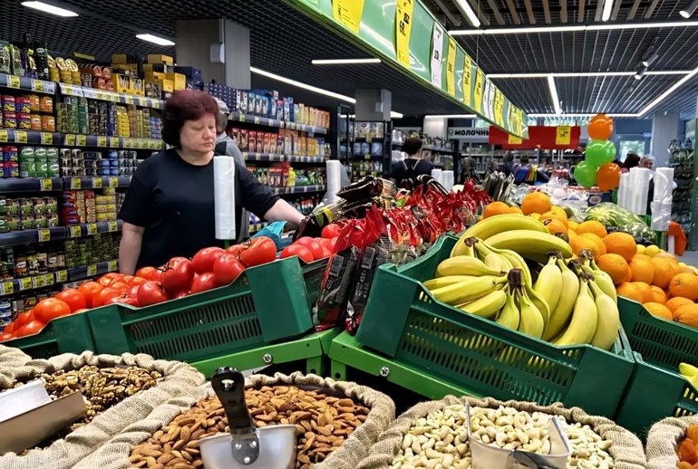 Картинка В магазинах «Монетки» запахло огурцами и булочками с корицей