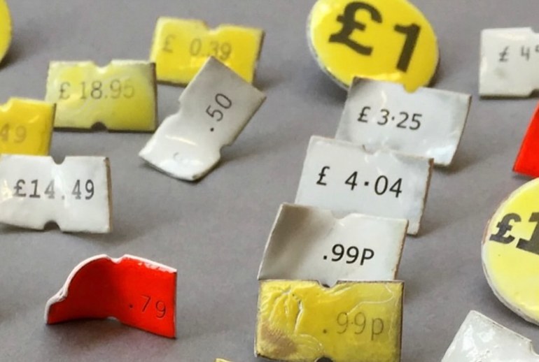 Картинка Проект Precious Price Tag Pins превратил магазинные ценники в значки-булавки